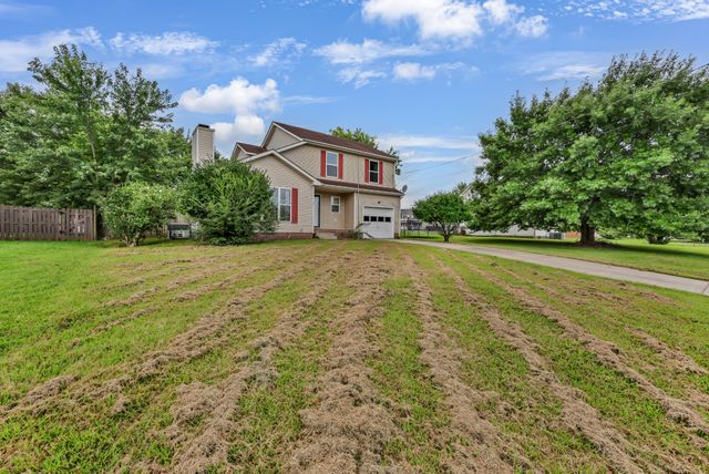 312 Broadmore Dr, Clarksville, TN 37042