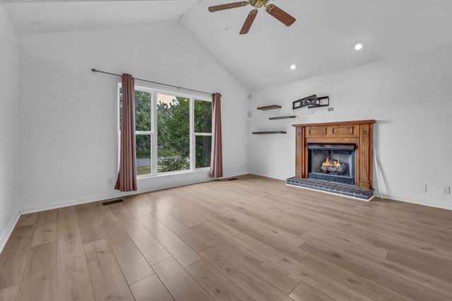 312 Broadmore Dr, Clarksville, TN 37042