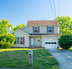 312 Broadmore Dr, Clarksville, TN 37042