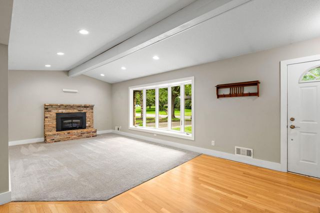 18510 25th Avenue N, Plymouth, MN 55447
