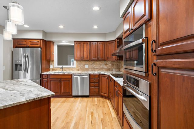 18510 25th Avenue N, Plymouth, MN 55447