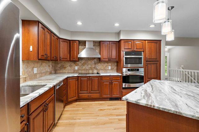 18510 25th Avenue N, Plymouth, MN 55447