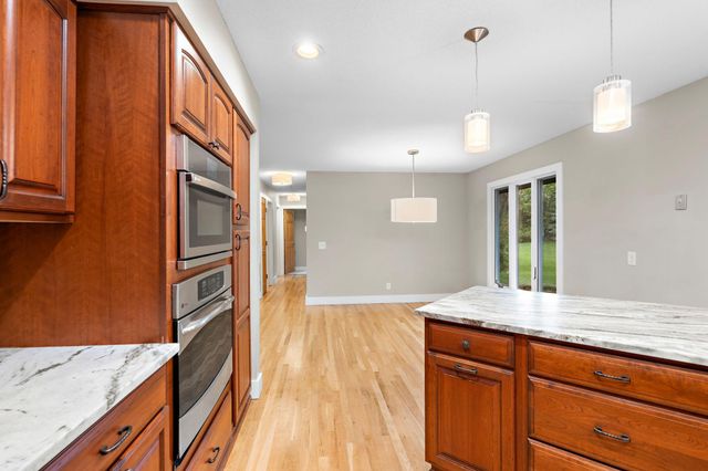18510 25th Avenue N, Plymouth, MN 55447