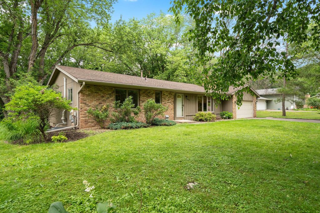 18510 25th Avenue N, Plymouth, MN 55447