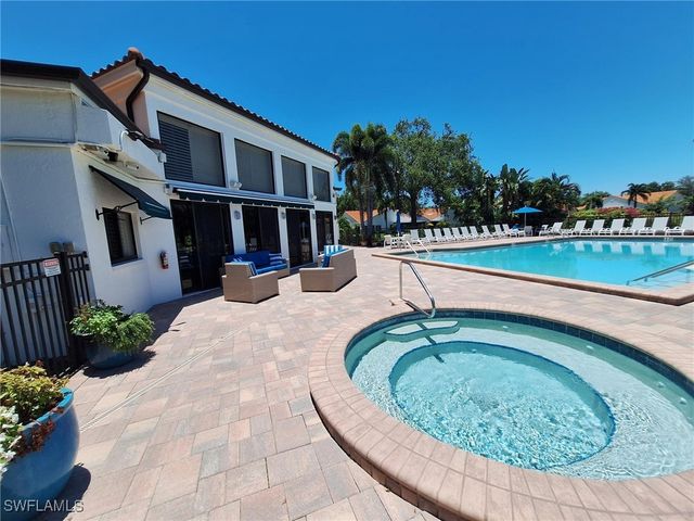 551 Beachwalk CIR 85-0, Naples, FL 34108