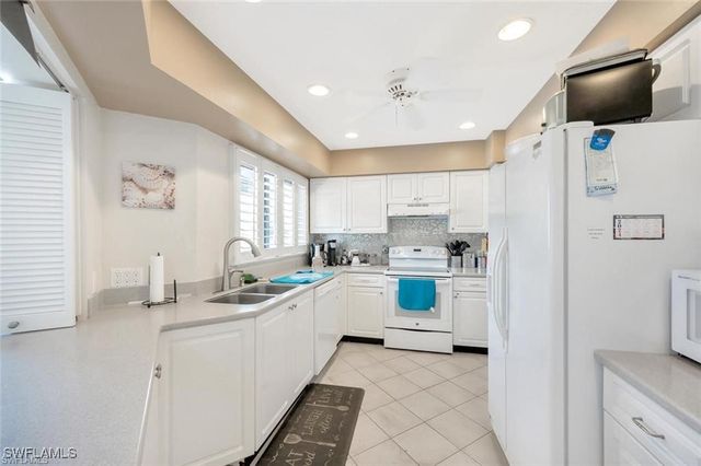 551 Beachwalk CIR 85-0, Naples, FL 34108