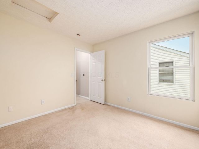 8749 Olenmead Drive, Lewis Center, OH 43035