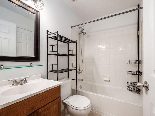 8749 Olenmead Drive, Lewis Center, OH 43035