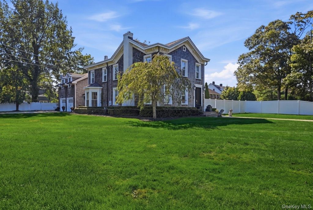 354 Middle Road, Bayport, NY 11705 — photo 2