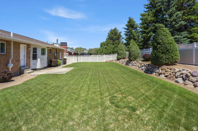 11499 S HIGH MOUNTAIN DR, Sandy, UT 84092