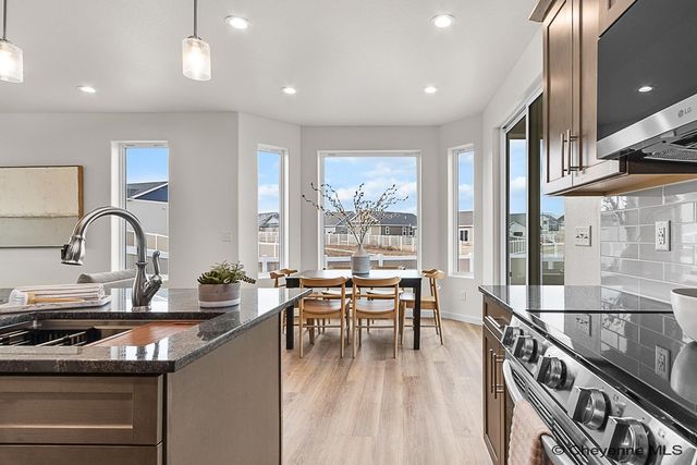 2102 PACK SADDLE RD, Cheyenne, WY 82007