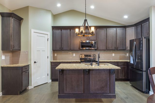 54 Chablis Road, Lampe, MO 65681