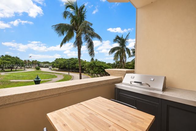 3501 N Ocean Dr V5, Hollywood, FL 33019