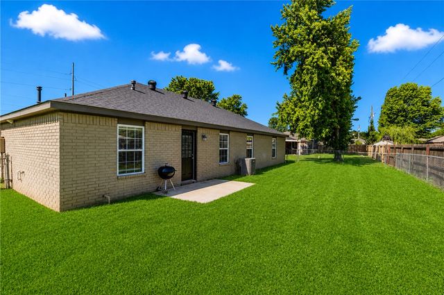 700 Ponderosa Street, Centerton, AR 72719