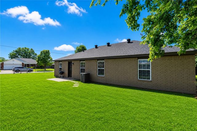 700 Ponderosa Street, Centerton, AR 72719