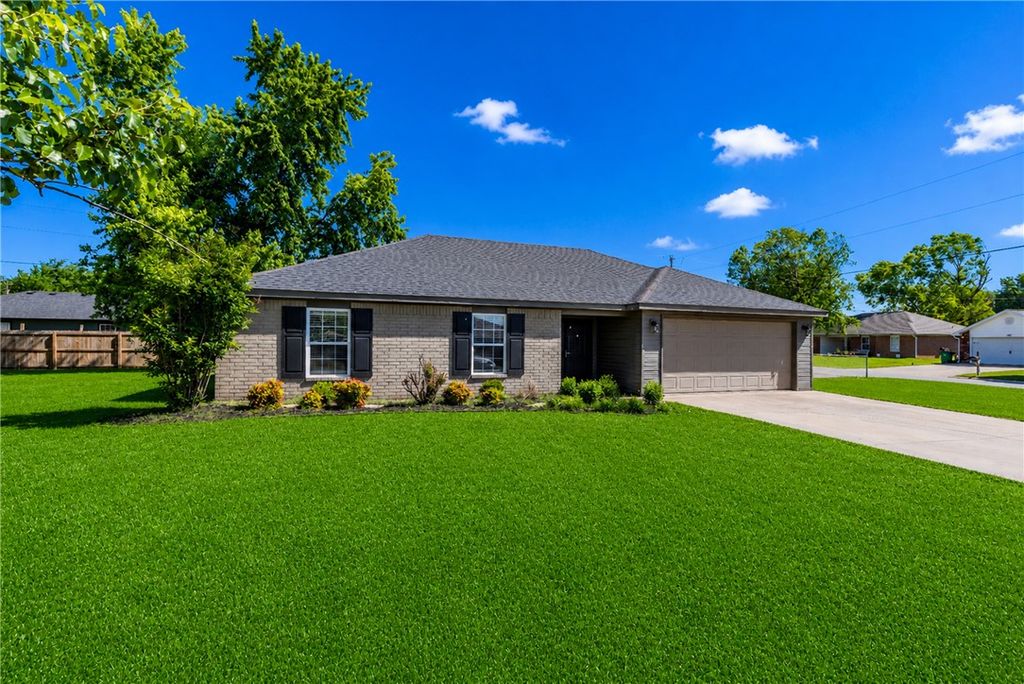 700 Ponderosa Street, Centerton, AR 72719
