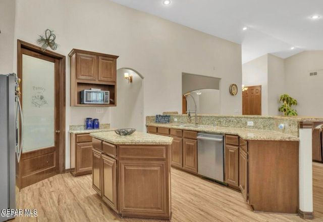 636 KEAGLE Road, Socorro, TX 79927