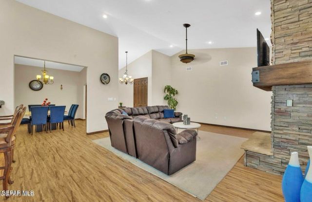 636 KEAGLE Road, Socorro, TX 79927