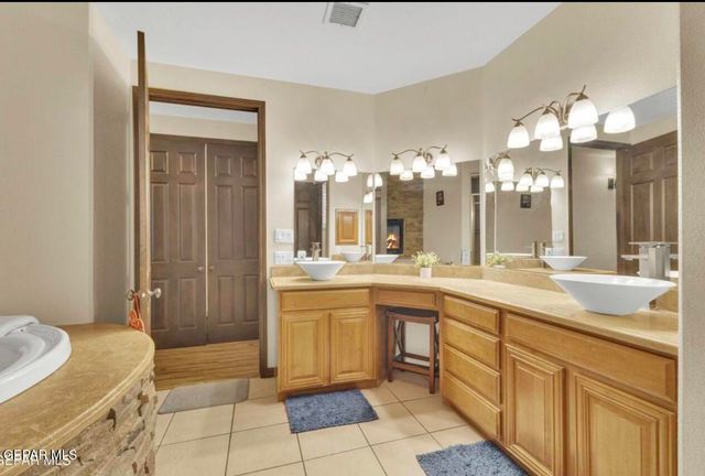 636 KEAGLE Road, Socorro, TX 79927