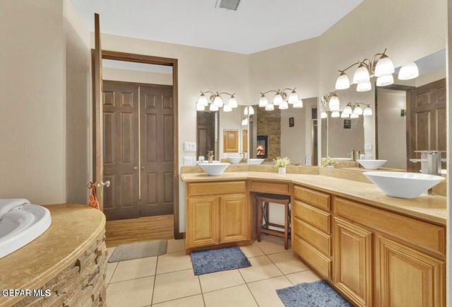 636 KEAGLE Road, Socorro, TX 79927