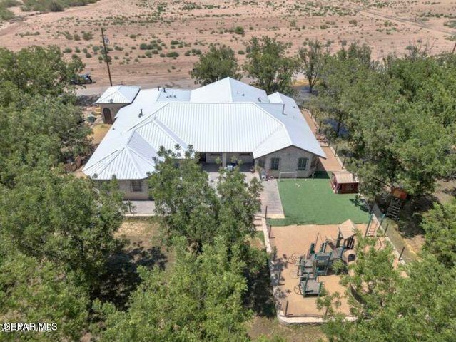 636 KEAGLE Road, Socorro, TX 79927