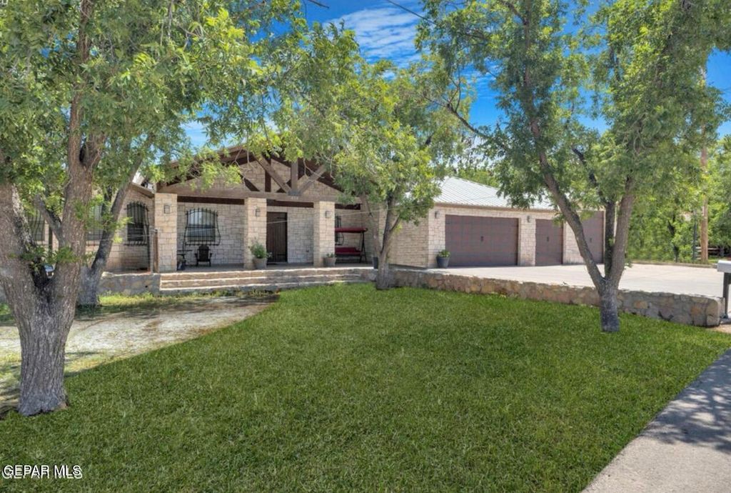 636 KEAGLE Road, Socorro, TX 79927