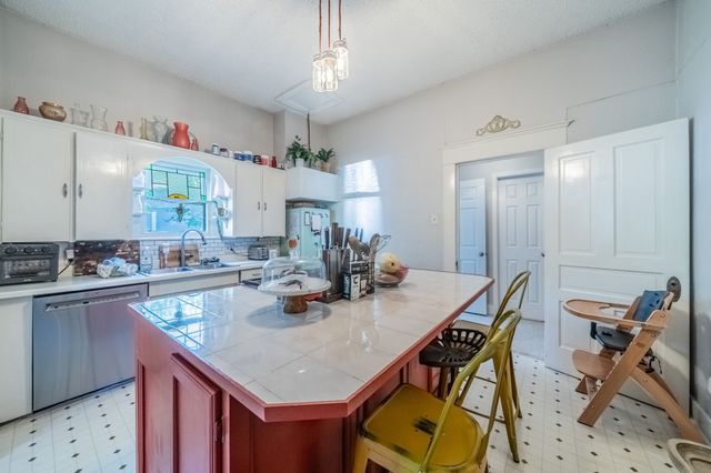 200 Williams Street, Waxahachie, TX 75165