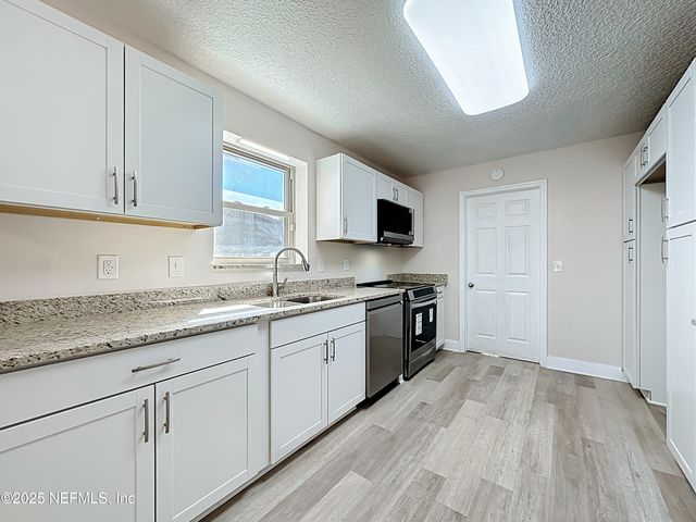 845 MAPLEWOOD Lane, Orange Park, FL 32065