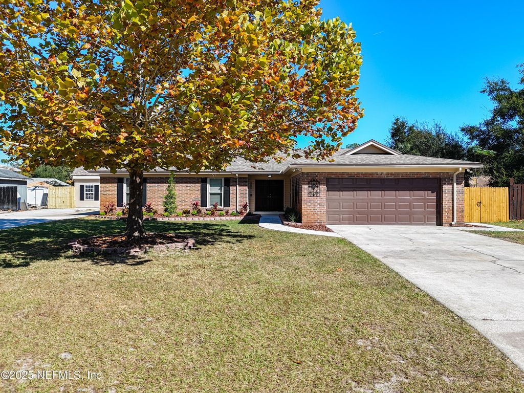 845 MAPLEWOOD Lane, Orange Park, FL 32065