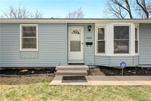 9214 Manchester Avenue, Kansas City, MO 64138