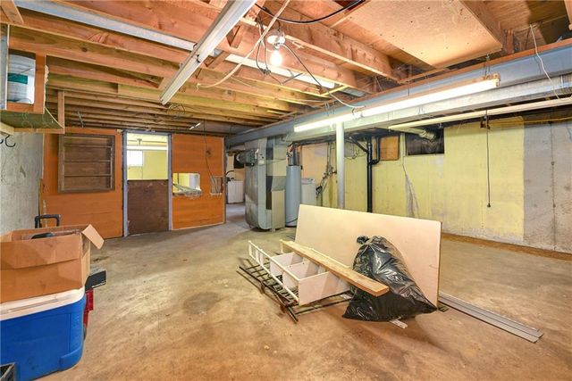 9214 Manchester Avenue, Kansas City, MO 64138