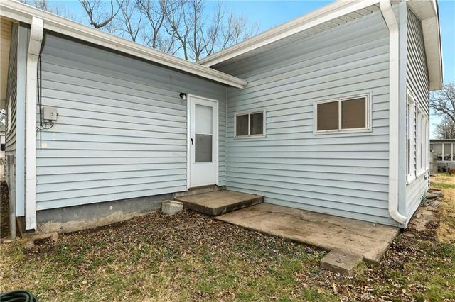 9214 Manchester Avenue, Kansas City, MO 64138