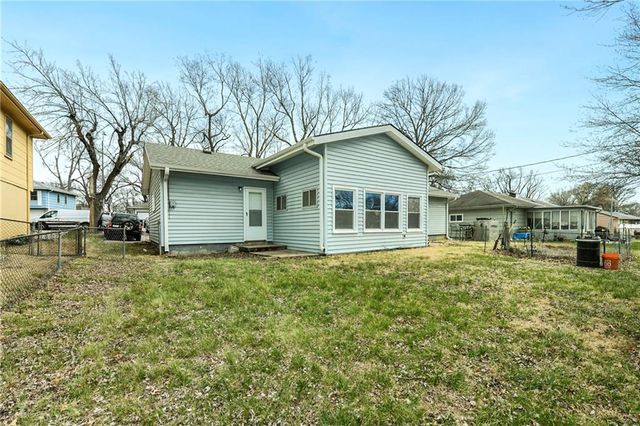 9214 Manchester Avenue, Kansas City, MO 64138