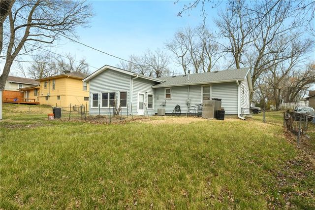 9214 Manchester Avenue, Kansas City, MO 64138