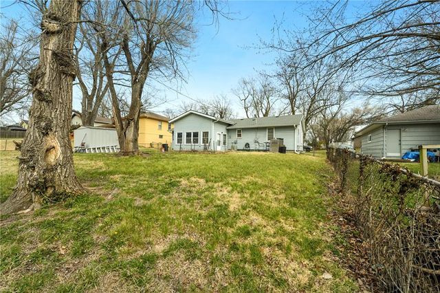 9214 Manchester Avenue, Kansas City, MO 64138