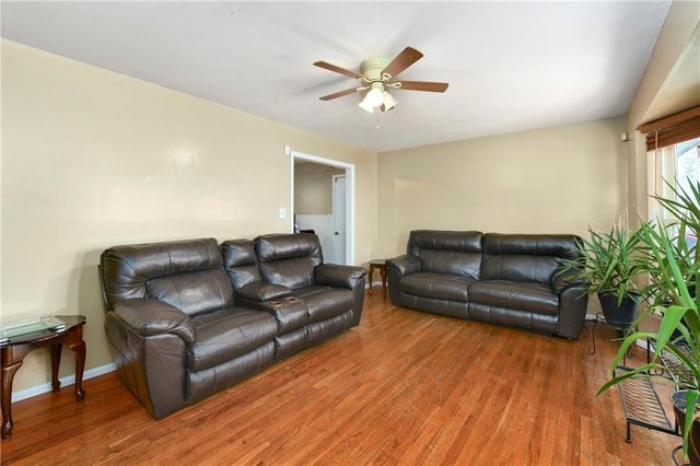 9214 Manchester Avenue, Kansas City, MO 64138