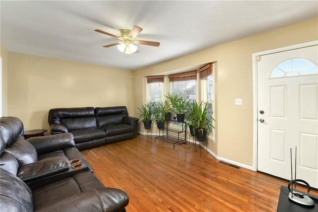 9214 Manchester Avenue, Kansas City, MO 64138