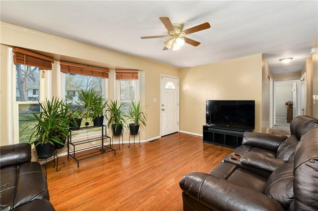 9214 Manchester Avenue, Kansas City, MO 64138