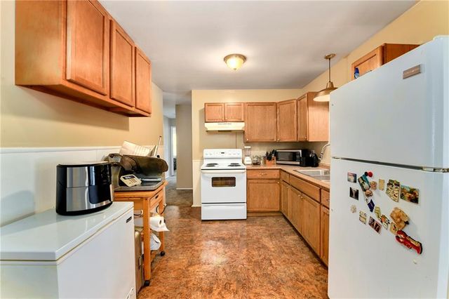 9214 Manchester Avenue, Kansas City, MO 64138