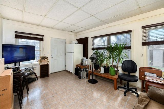 9214 Manchester Avenue, Kansas City, MO 64138