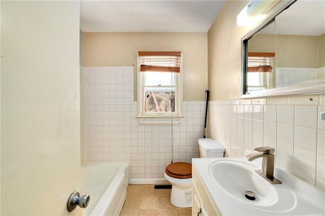 9214 Manchester Avenue, Kansas City, MO 64138