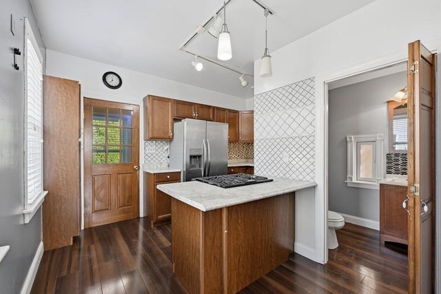216 E Garfield AVENUE, Milwaukee, WI 53212