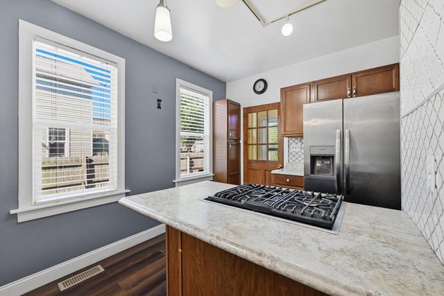 216 E Garfield AVENUE, Milwaukee, WI 53212