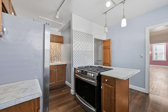 216 E Garfield AVENUE, Milwaukee, WI 53212