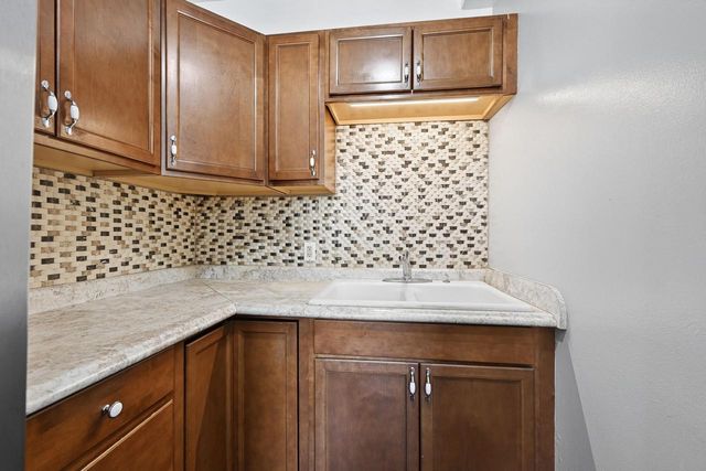 216 E Garfield AVENUE, Milwaukee, WI 53212