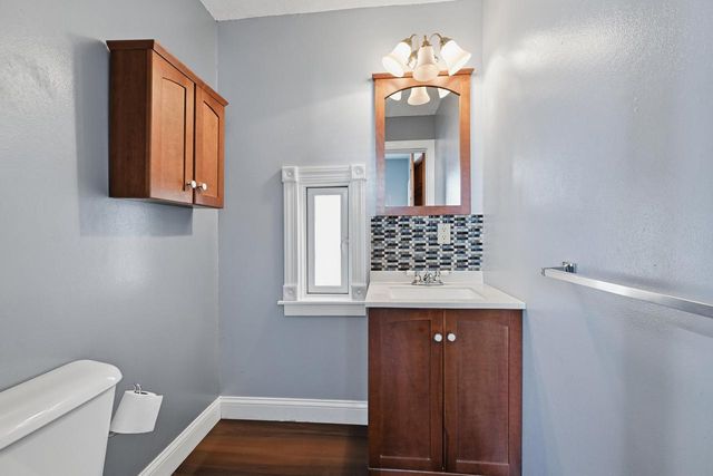 216 E Garfield AVENUE, Milwaukee, WI 53212