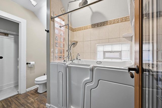 216 E Garfield AVENUE, Milwaukee, WI 53212