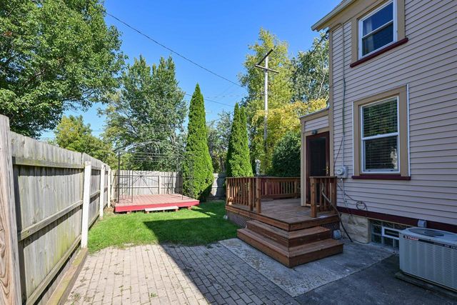 216 E Garfield AVENUE, Milwaukee, WI 53212