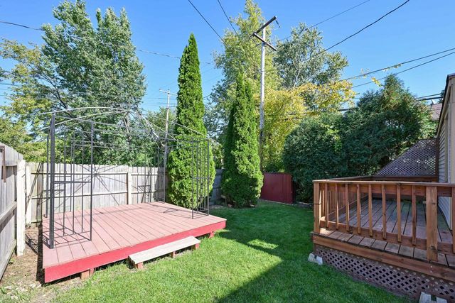 216 E Garfield AVENUE, Milwaukee, WI 53212