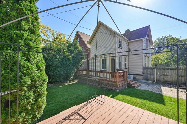 216 E Garfield AVENUE, Milwaukee, WI 53212